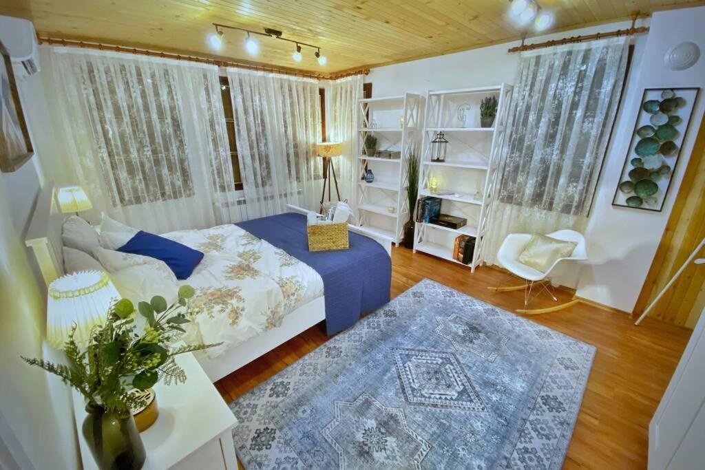 The Secret Lodge- New With Private Garage, Entire House Велико Търново Екстериор снимка